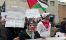 Corteo a Roma, 'bruciamo il fascismo, cacciamo il governo'