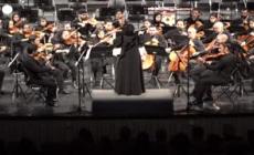 Iran, per la prima volta una donna dirige un'orchestra: "Spero sia l'inizio di una nuova era"