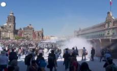 In scontri GenZ a Citta' del Messico 120 feriti e 20 arresti