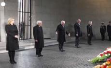 Mattarella alla Neue Wache di Berlino con Steinmeier e Merz