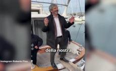 Comizio dal gozzo delle polemiche per Roberto Fico