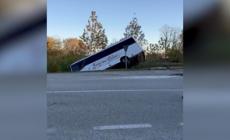 Pordenone, bus con studenti in un fosso dopo lo scontro con un'auto