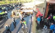Ex Ilva, a Taranto la fabbrica occupata e blocchi stradali