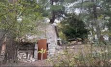 Famiglia in un bosco in Abruzzo, il Tribunale dei minori allontana i tre figli