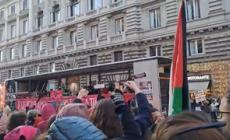 Roma, corteo contro la violenza di genere: "Sabotiamo guerre e patriarcato"