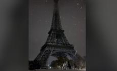 Il sabato sera sotto la neve esalta la magia di Parigi