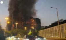 Hong Kong, torri avvolte dalle fiamme: decine di morti