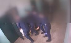 Pestaggio in carcere a Reggio Emilia: chiesto il giudizio per altri 5 agenti della polizia penitenziaria. Il Pm contesta ancora la tortura