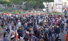Il corteo per la Palestina sfila per le vie di Roma