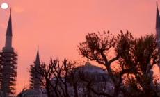 Il Papa visita la Moschea Blu e incontra i capi delle Chiese cristiane