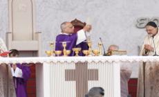 Papa Leone lascia il Libano dopo la messa a Beirut