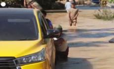 Alluvione in Indonesia, inondazioni e frane sull'isola di Sumatra