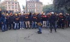 Genova: Tensioni a corteo ex Ilva, polizia usa lacrimogeni