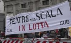 "Soldi ai teatri e alla cultura", la protesta in piazza della Scala