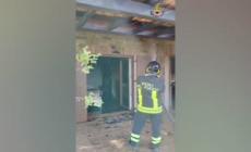 Donna trovata morta in casa in Umbria, a fuoco il tetto dell'abitazione