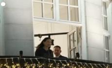 La Nobel per la Pace Machado torna in pubblico dopo 11 mesi, a Oslo abbraccia i sostenitori