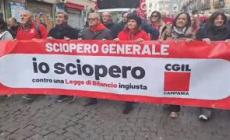 Sciopero generale a Napoli, il corteo per le vie della citta'