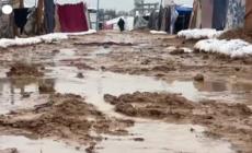 Non c'e' pace per Gaza, piogge torrenziali sui campi per sfollati