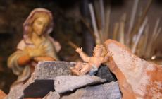 Danneggia il presepe del palazzo comunale della Loggia a Brescia: arrestato