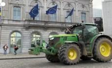 Migliaia di agricoltori in corteo, strade bloccate al quartiere Ue di Bruxelles