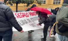 Medicina, flash mob al Mur: "Semestre perso per migliaia di studenti"