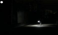 Ucraina, gli abitanti di Odessa al buio per i blackout: "Non ci arrendiamo"