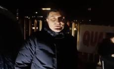 "Io ci sono", il sindaco di Isernia dorme in tenda davanti all'ospedale