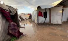 Gaza, allagate le tende dei palestinesi sfollati