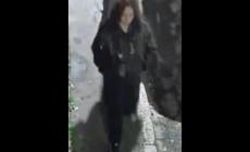 Trovata morta in un cortile a Milano: diffuse le immagini per identificarla 