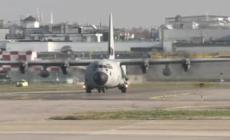 Milano, atterrato a Linate l'aereo di Stato con le vittime di Crans-Montana