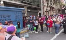 A Caracas le donne venezuelane marciano in sostegno della moglie di Maduro