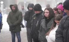 Crans-Montana, un minuto di silenzio davanti al bar Le Constellation