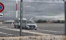 Trentini e Burlo' rientrati da Caracas, lasciano l'aeroporto di Ciampino