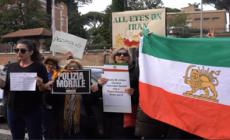 Roma, la protesta della comunita' iraniana davanti all'ambasciata