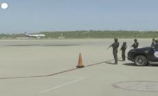 Primo volo di rimpatrio dei migranti atterra in Venezuela, dopo il caso Maduro