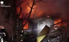 Attacco russo su Kharkiv, i soccorritori in azione