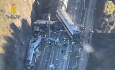 Recuperati i corpi di 3 vittime intrappolati in un vagone del treno Alvia ad Adamuz precipitato in una scarpata