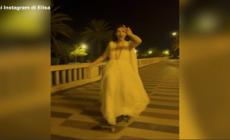 Valentino, l'omaggio di Elisa con il video sullo skate a Sanremo '22