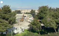 Bulldozer israeliani demoliscono l'edificio dell'UNRWA a Gerusalemme Est