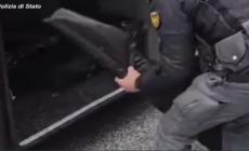 Roma-Stoccarda, bottiglie di vetro e aste metalliche nei bus dei tifosi tedeschi