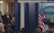 Trump sulle foto degli immigrati arrestati: "Sono assassini, spacciatori"