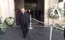 Valentino, preghiera con l'arcivescovo Sangalli alla camera ardente