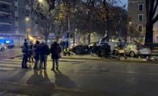 Schianto a Milano tra un camion dei rifiuti e due auto, c'e' una vittima