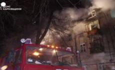 Incendi e distruzione a Kiev dopo un attacco russo con missili e droni