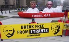 Bruxelles, protesta di Greenpeace contro la dipendenza energetica dell'Ue