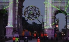 Milano Cortina, giochi di luce sul braciere olimpico