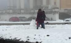 La neve imbianca la collina di Superga