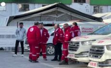 La Mezzaluna Rossa trasferisce 45 pazienti e feriti da Gaza verso l'Egitto