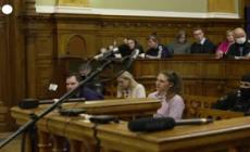 Budapest, la protesta in aula dopo la condanna dell'antifascista Maya T.