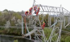 Terna, record di 200 tecnici per lavori sotto tensione con 40 nuovi operatori